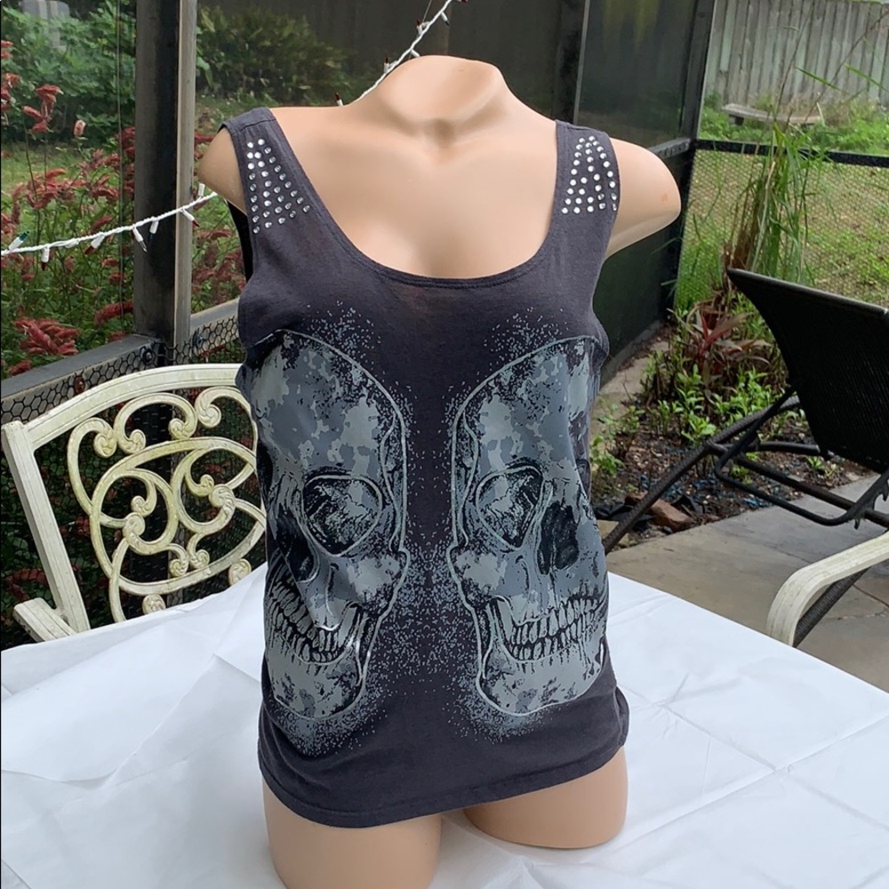Embellished Sleeveless Tee w Skulls Print